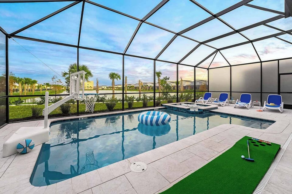 Private Pool & Patio *Highlight*