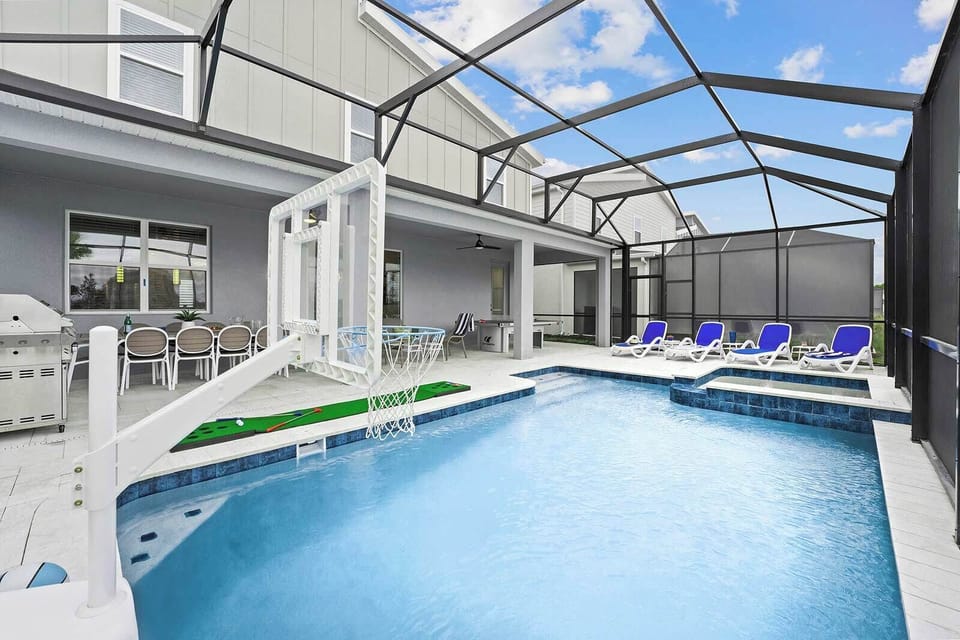 Private Pool & Patio *Highlight*
