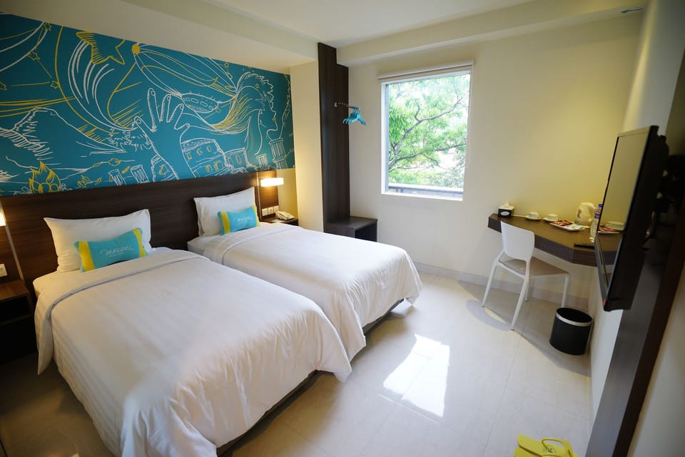 Premium bedding, in-room safe, desk, iron/ironing board