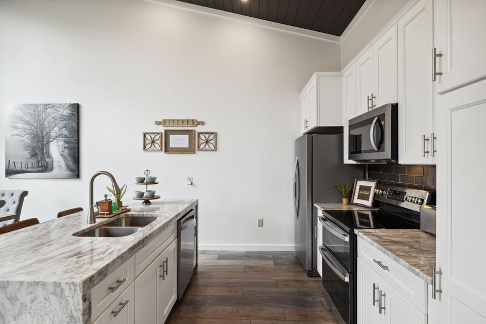 Cabin, 2 Bedrooms | Private kitchen | Coffee/tea maker, fridge, oven, toaster