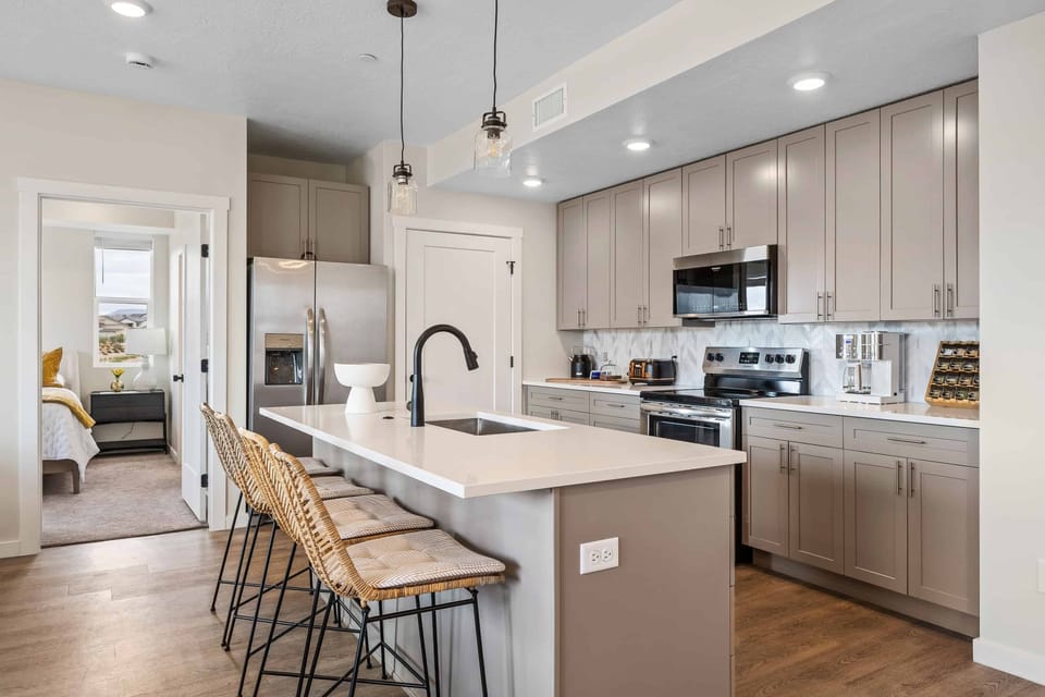 Condo, 2 Bedrooms | Private kitchen | Fridge, oven, coffee/tea maker, electric kettle