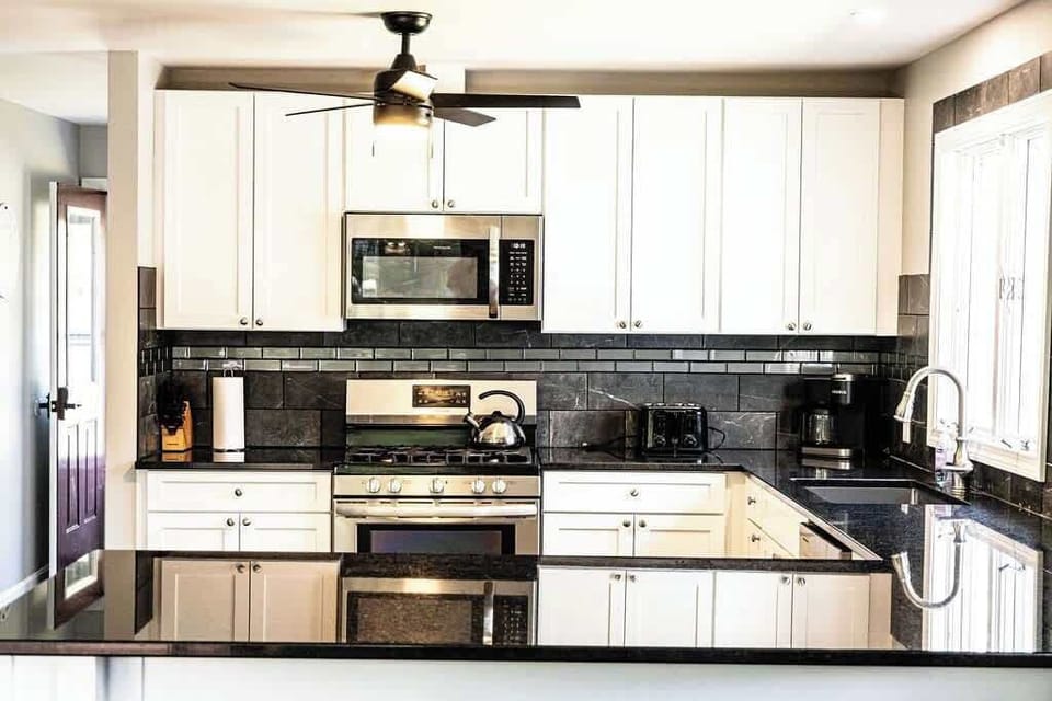 Full kitchen