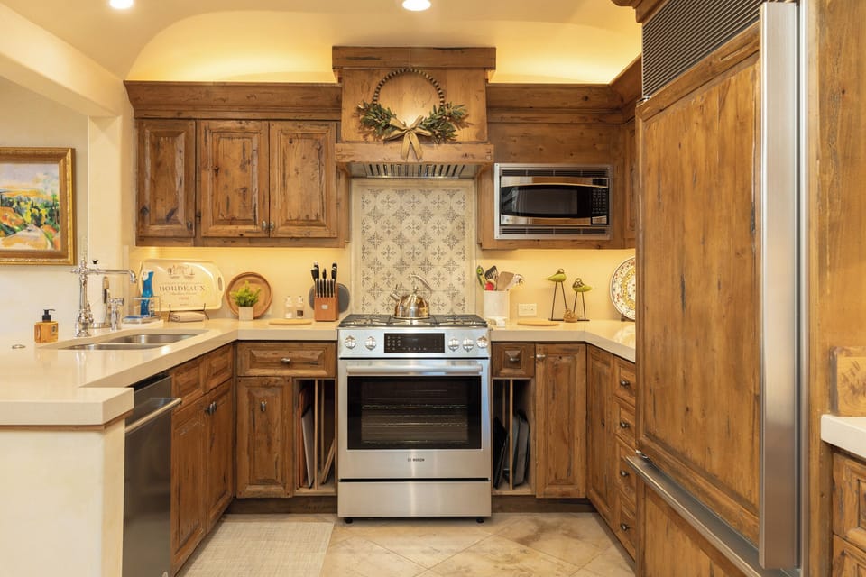 Fully equipped chef's kitchen
