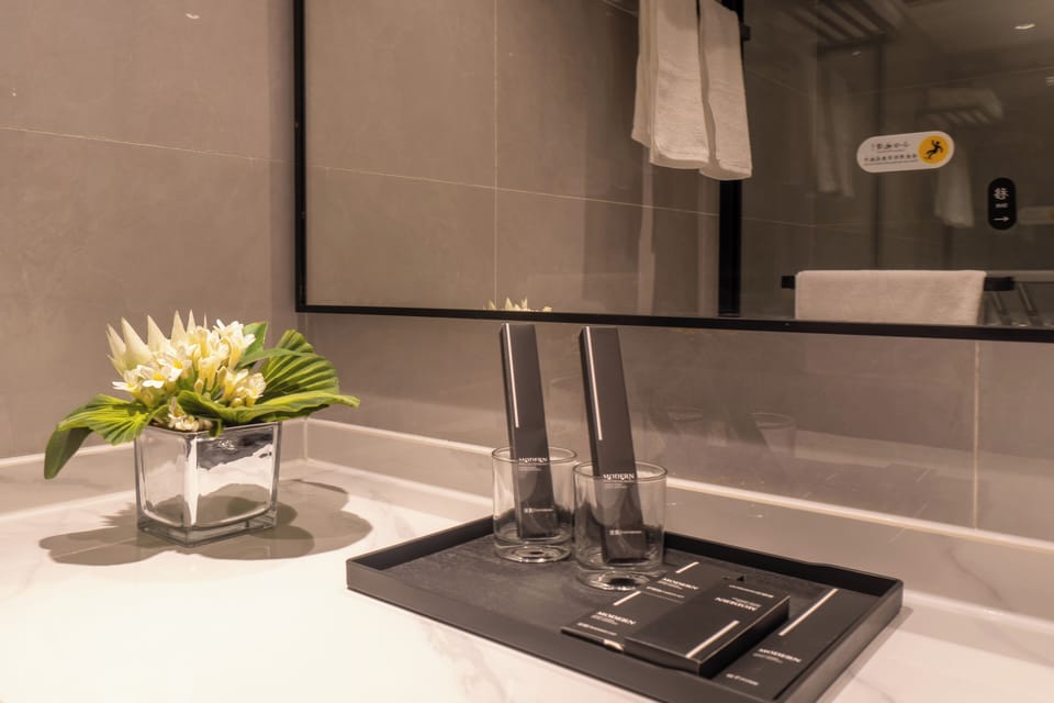 Superior Twin Room | Bathroom | Shower, rainfall showerhead, slippers, towels