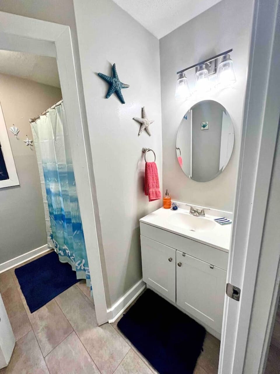 Hallway full bathroom