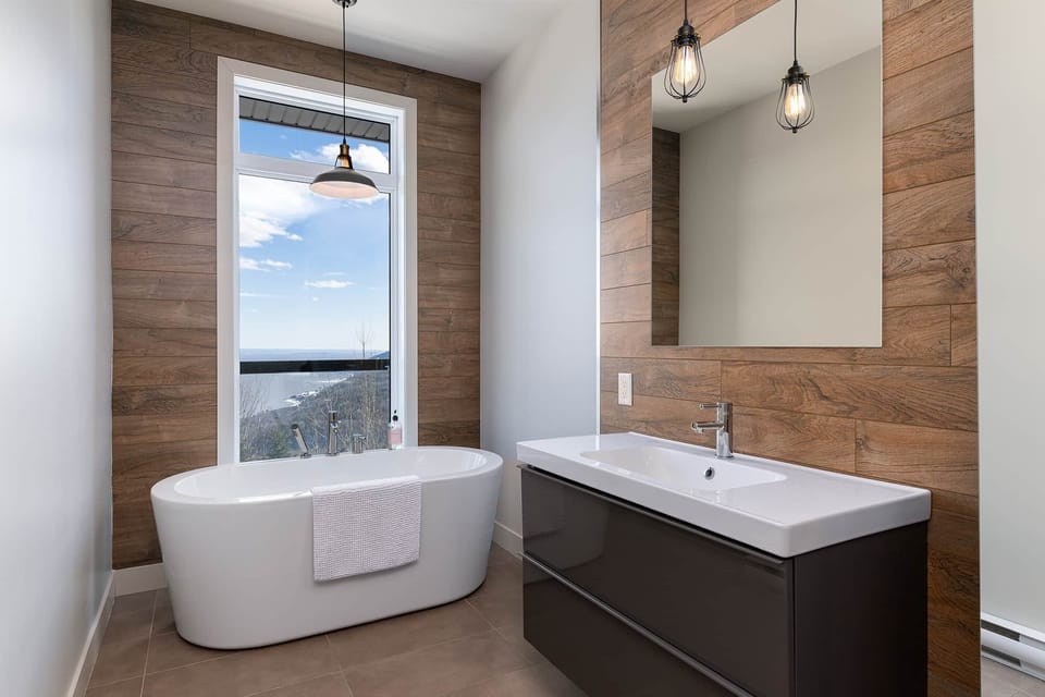 Bathroom adjacent to bedroom 2