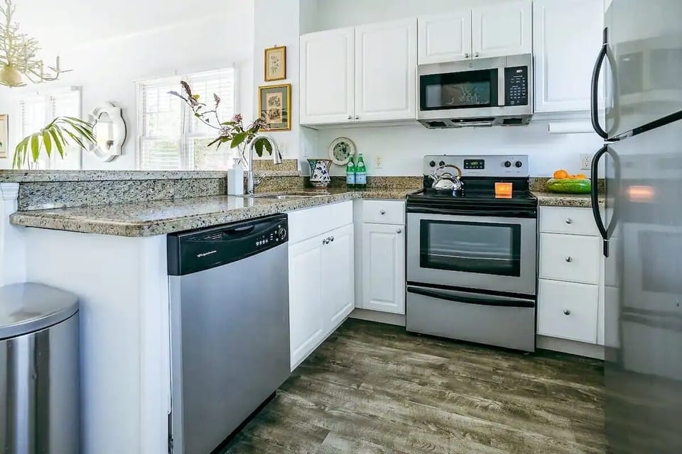 Ample storage, pots, pans & kitchen tools ensure meal-making is a breeze.