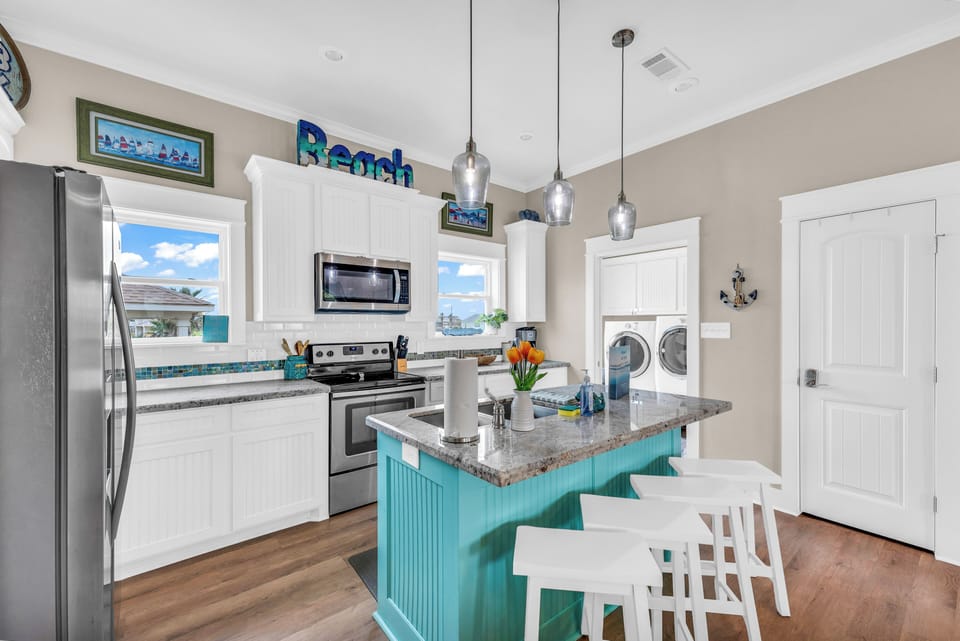 Fully equipped Kitchen with stainless steel appliances (2)