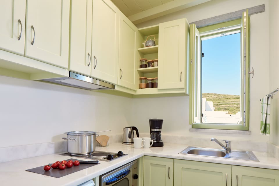 Executive Apartment (Vista Quarters) | Private kitchen | Espresso maker, coffee/tea maker, fridge, oven