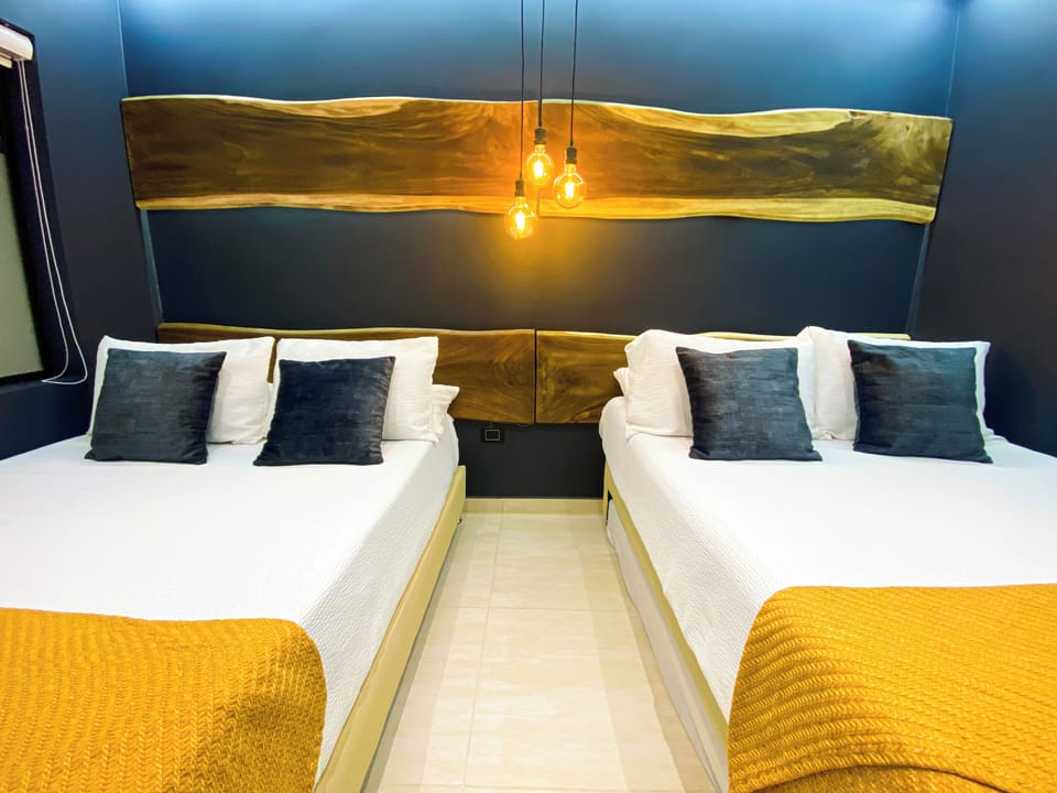 Luxury Apartment | Premium bedding, laptop workspace, soundproofing, free WiFi