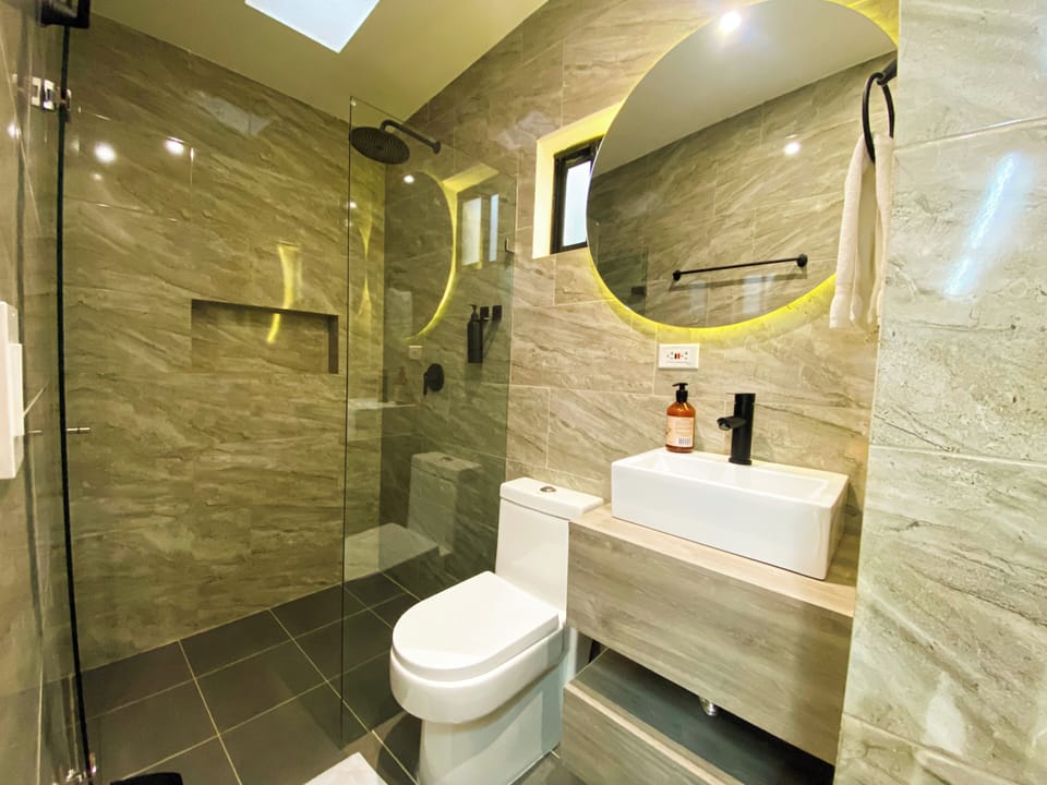 Luxury Apartment | Bathroom | Shower, rainfall showerhead, hair dryer, towels