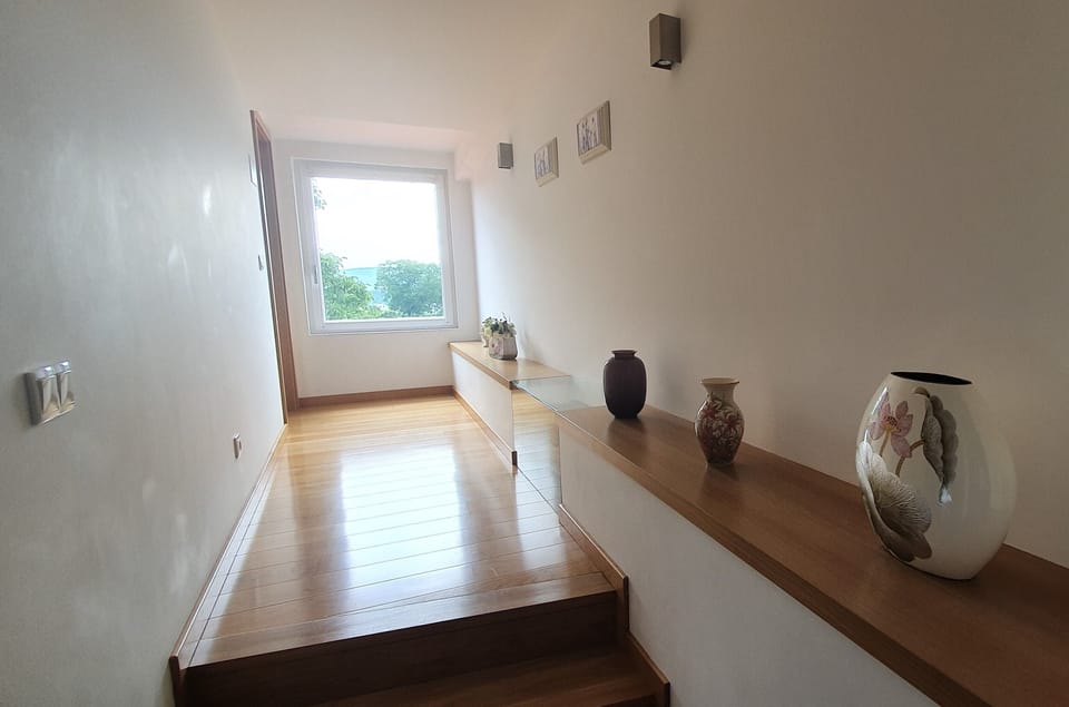 Elite Condo | Free WiFi, bed sheets, wheelchair access
