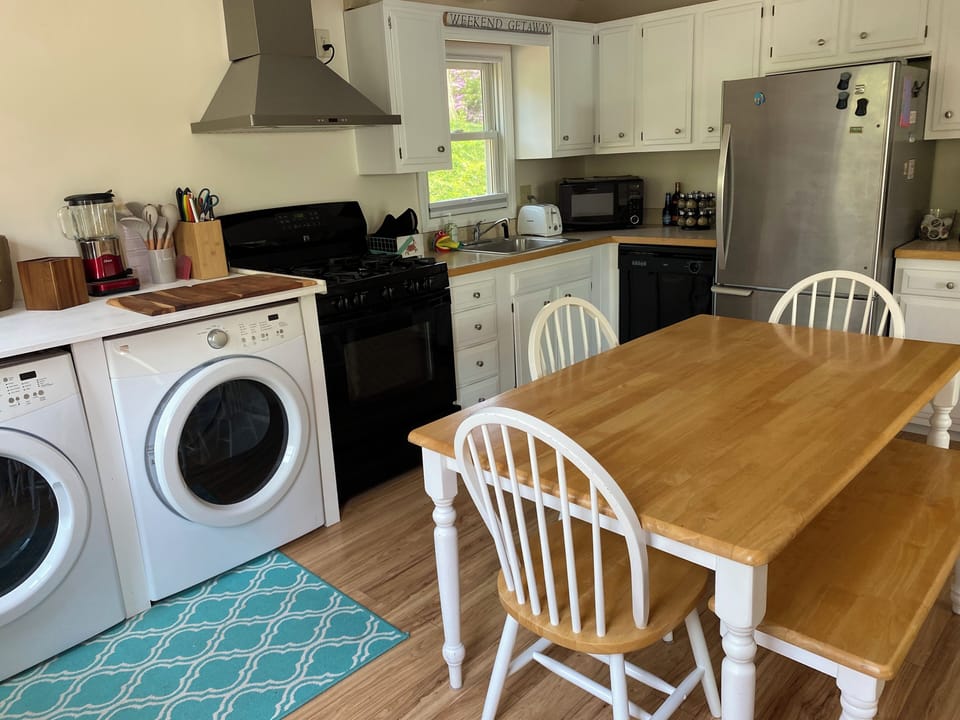 Kitchen w/ gas oven/range, microwave, dishwasher, fridge, laundry machines