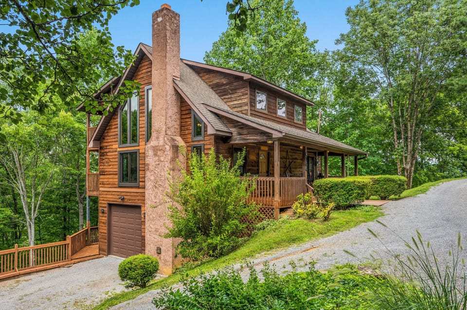 Ole Smoky Hideaway offers your gateway to the Great Smoky Mtn National Park!