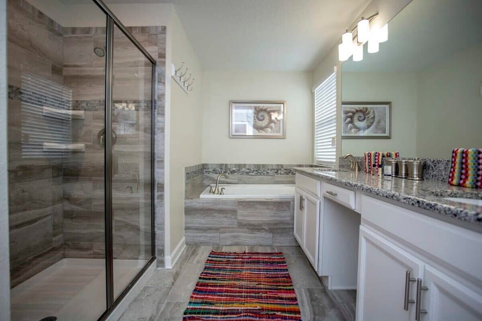 King master bathroom