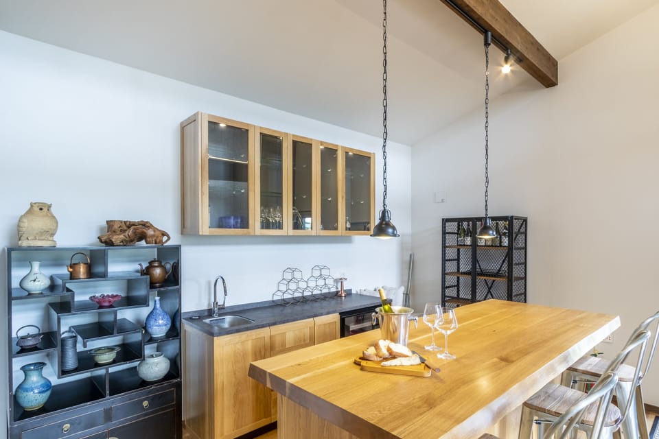 Deluxe Chalet | Private kitchen | Fridge, microwave, oven, dishwasher