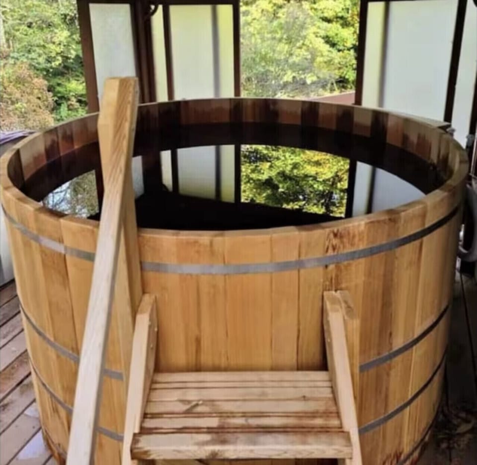 Cedar Hot Tub - Shared by guests and community. Open 24 hours. Quiet Hours 10pm-8am.