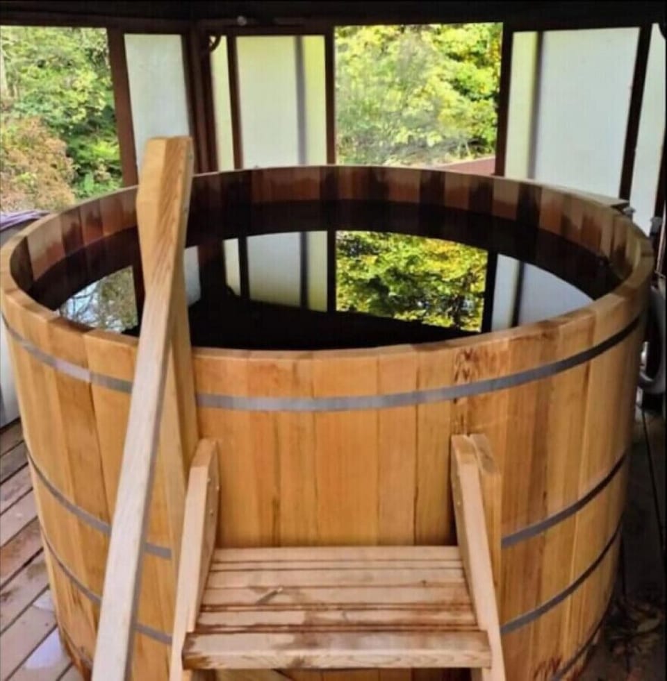 Cedar Hot Tub - Shared by guests and community. Open 24 hours. Quiet Hours 10pm-8am.