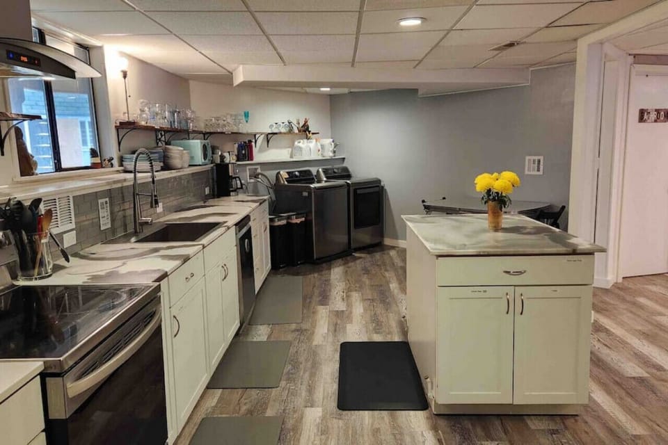 Shared Kitchen fully stocked with appliances. Room to store your (labeled) food in fridges. Washer and dryer. Bathroom with shower. Open 24 hours. Quiet hours 10pm-8am.