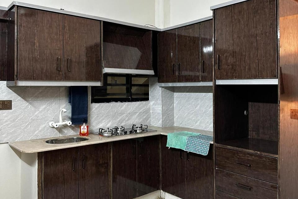 Fridge, microwave, stovetop, electric kettle