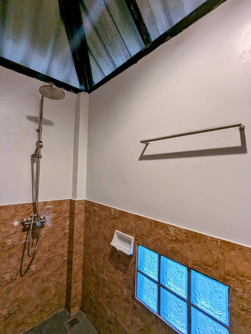 Superior Bungalow | Bathroom | Shower, rainfall showerhead, eco-friendly toiletries, bidet