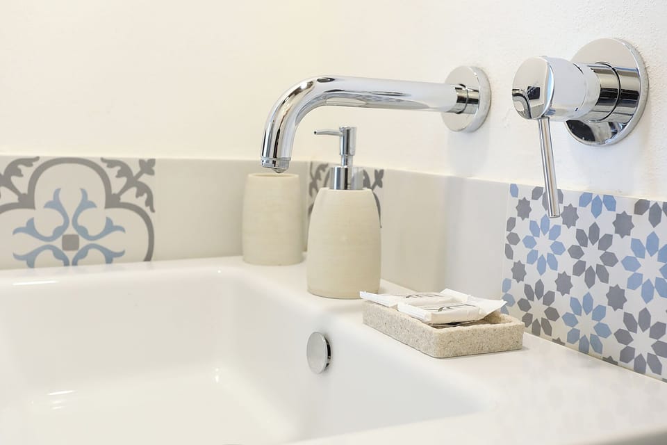 Double Room, 1 Queen Bed, Non Smoking, Hill View | Bathroom | Shower, rainfall showerhead, hair dryer, bathrobes