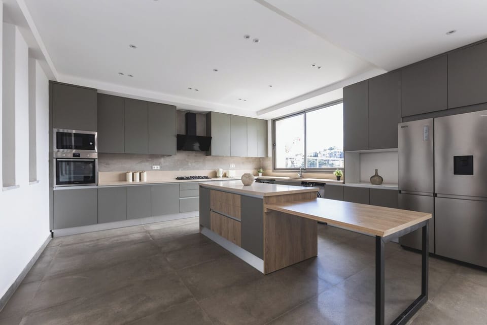 Apartment | Private kitchen | Fridge, microwave, oven, stovetop
