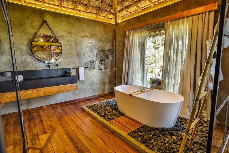 Luxury Room | Down comforters, minibar, WiFi (free), bed sheets