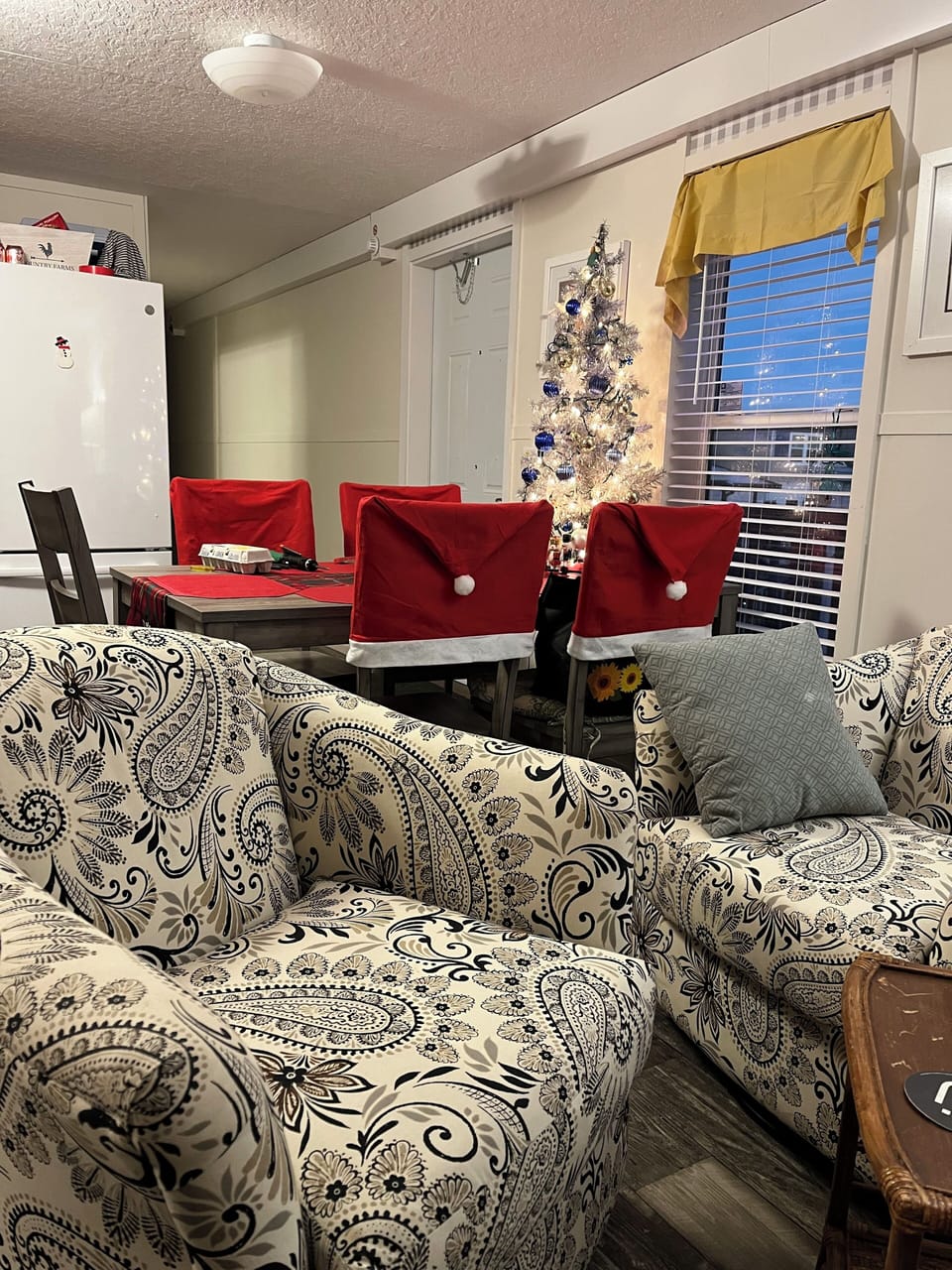 Dining table fits 6 people.