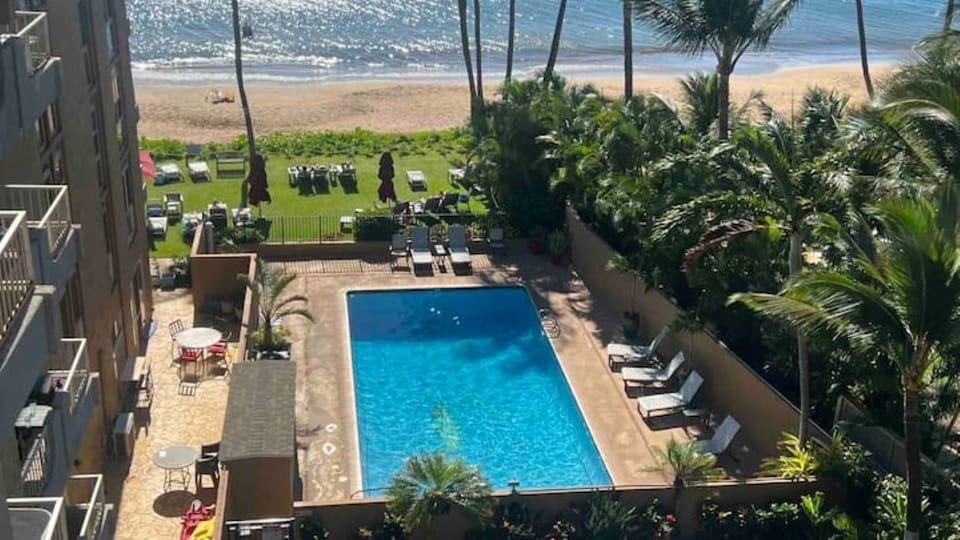 Oceanside pool!