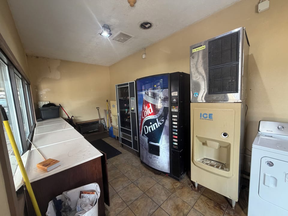 American Value Inn Columbus Ohio State I-71 Motel in Clintonville
