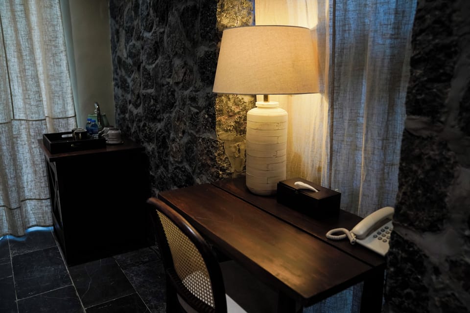 Premium bedding, free minibar, in-room safe, desk