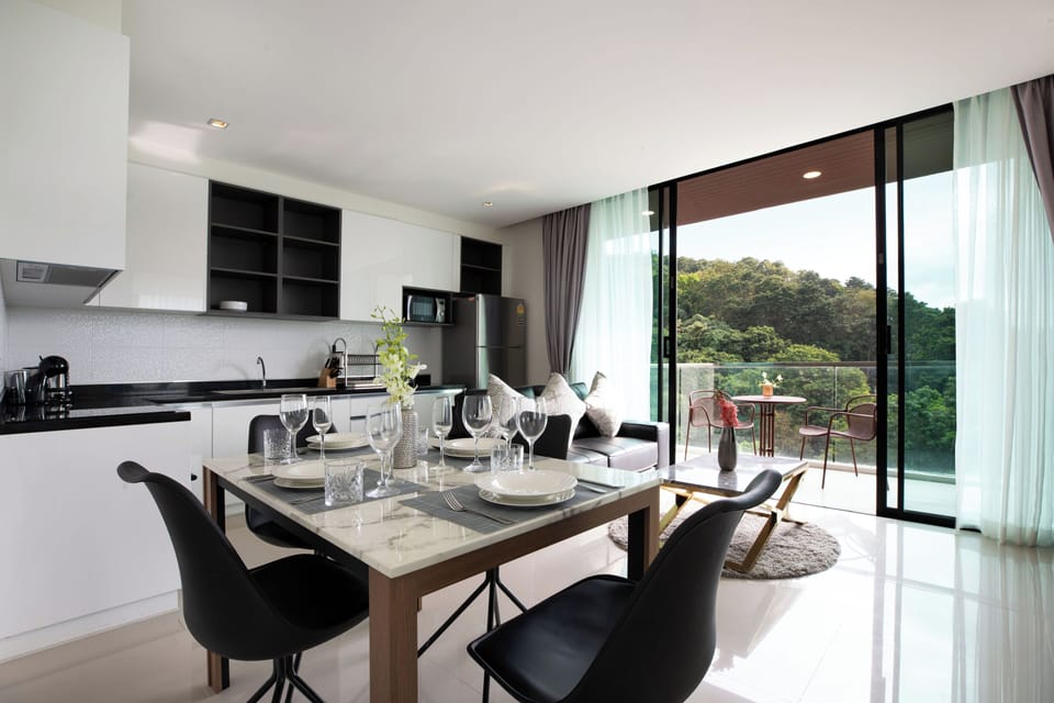 Deluxe Condo | Private kitchen | Electric kettle, toaster
