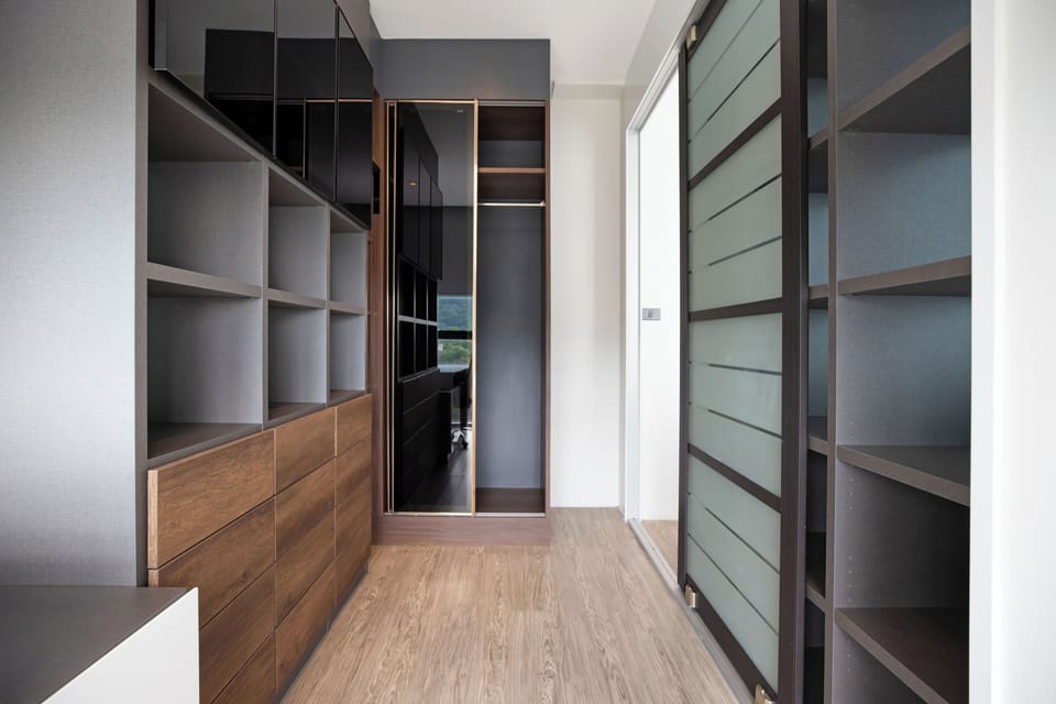 Deluxe Condo | Wardrobe