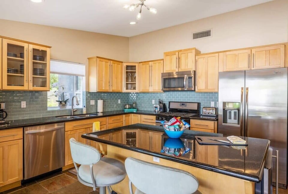 Alternate kitchen view