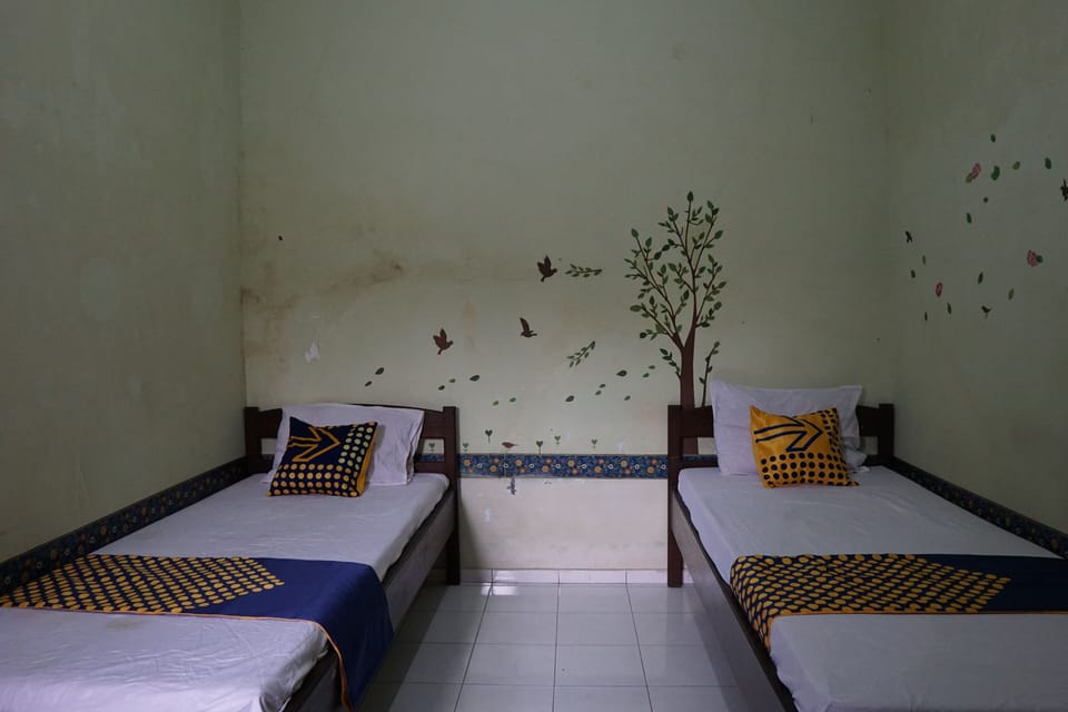 Twin Room | Laptop workspace, free WiFi, bed sheets