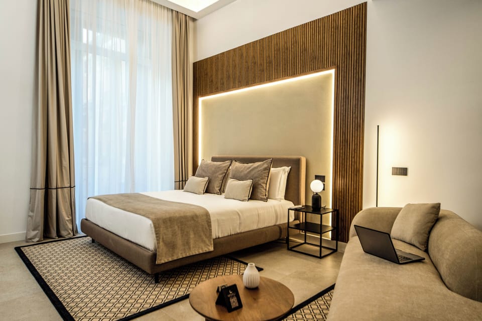 Deluxe Studio | Premium bedding, down comforters, in-room safe, desk