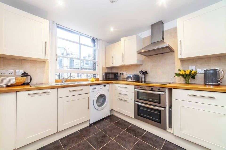 Large functional kitchen.