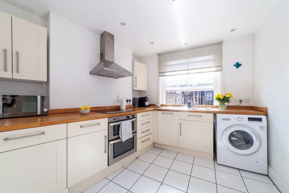 Large kitchen space. 