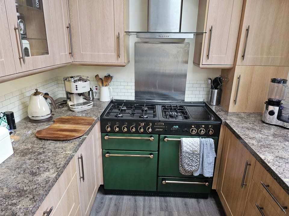 House | Private kitchen | Fridge, microwave, oven, stovetop