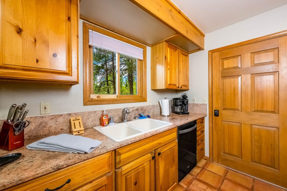 Take in the forest views while you whip up meals together