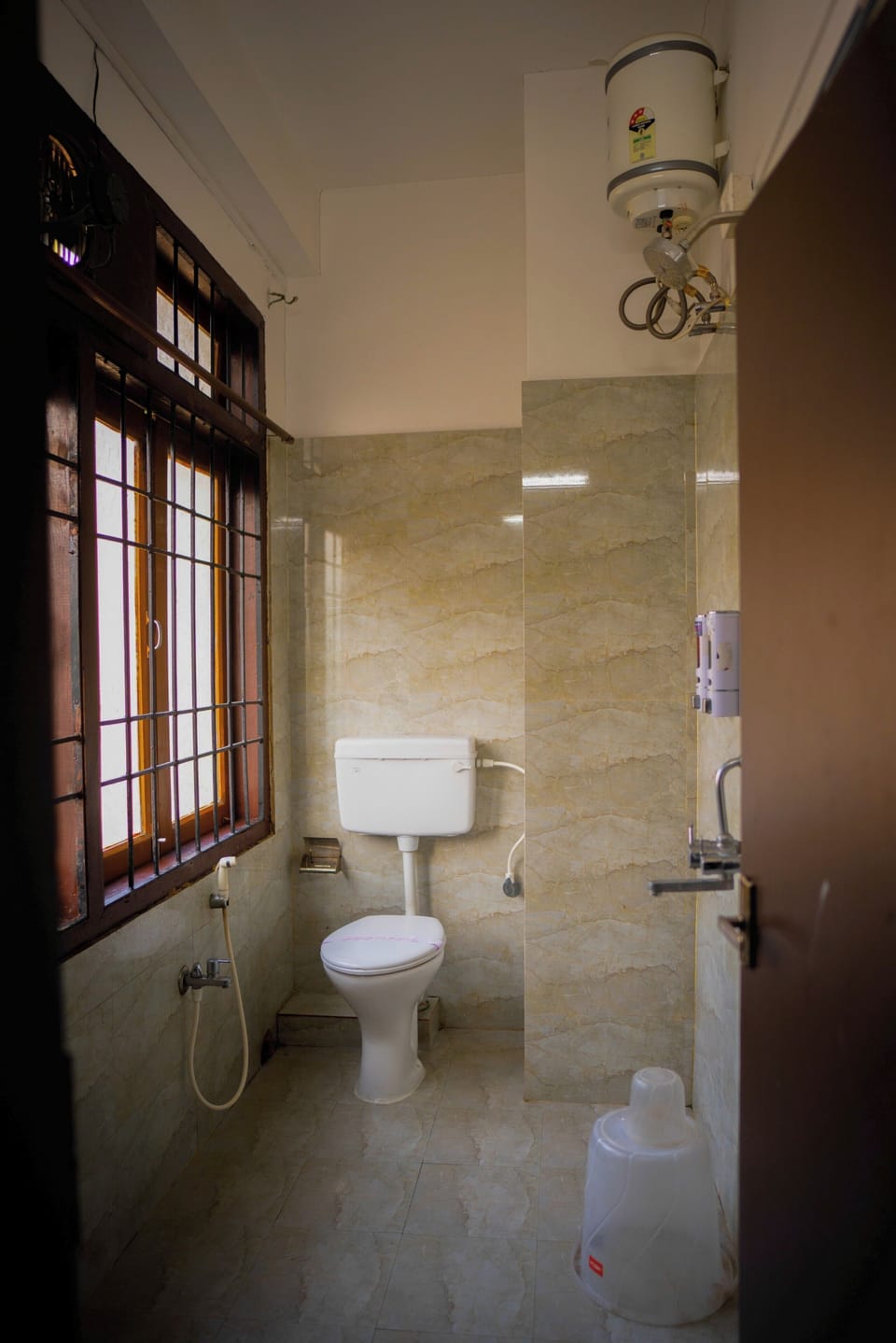 Executive Double Room | Bathroom | Shower, hydromassage showerhead, designer toiletries, soap
