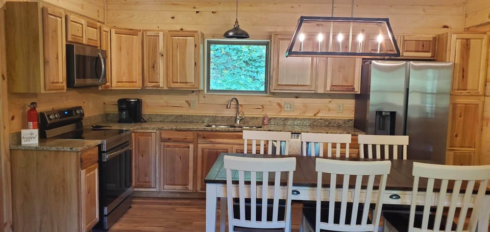 Kitchen/ Dining Room