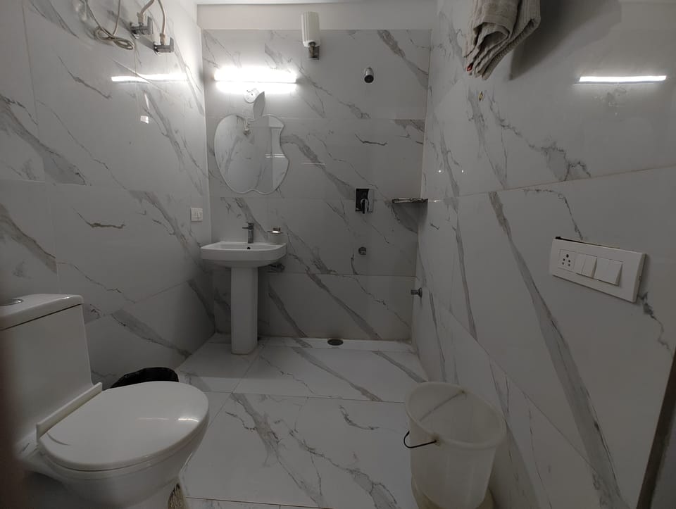 Shower, rainfall showerhead, towels