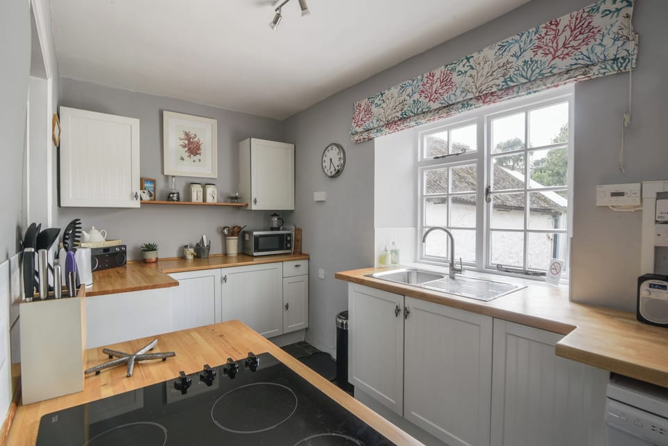 Cottage | Private kitchen | Fridge, dishwasher, electric kettle, toaster
