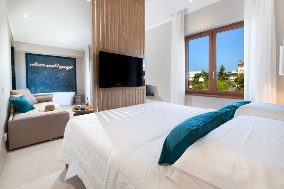 4 bedrooms, premium bedding, memory foam beds, free minibar