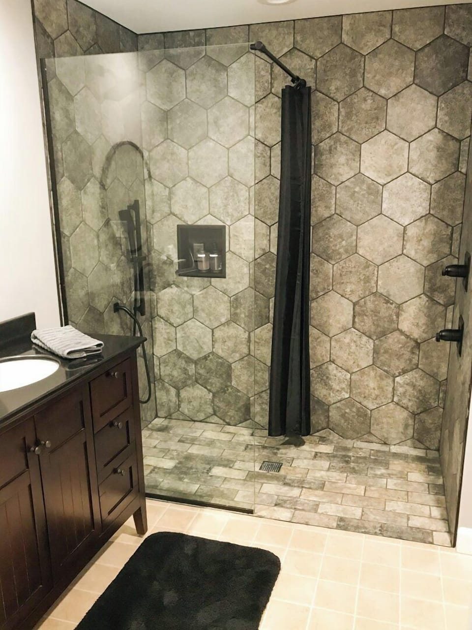 Standard Double Room | Bathroom | Deep soaking tub, free toiletries, hair dryer, towels