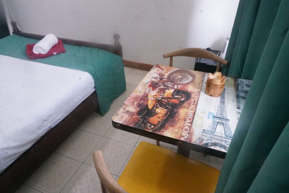 Basic Double Room | In-room safe, desk, iron/ironing board (on request), WiFi (free)