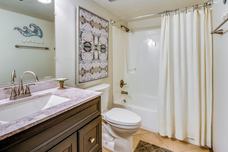 Full Bathroom | Complimentary Toiletries