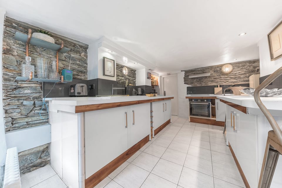 Sunny brae windermere cottage kitchen 5